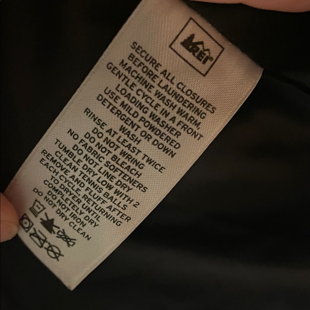 REI Black Women's Quilted Insulated Vest - Picture 9 of 10